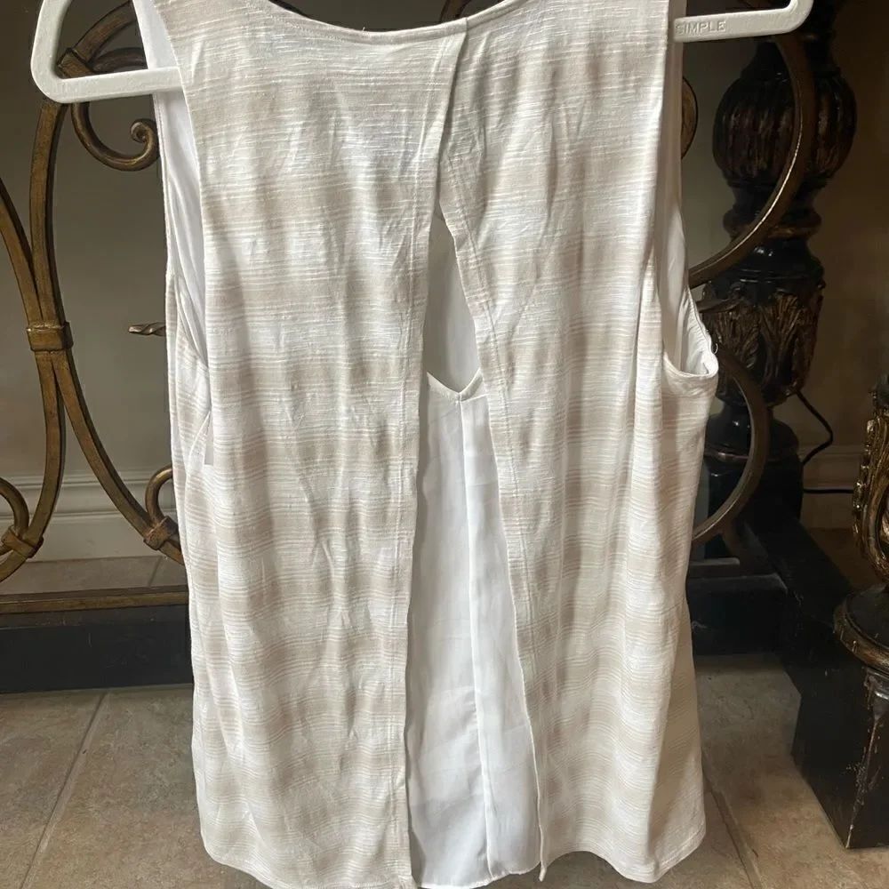 Textured Tank Cut Out Back - Picture 14 of 15